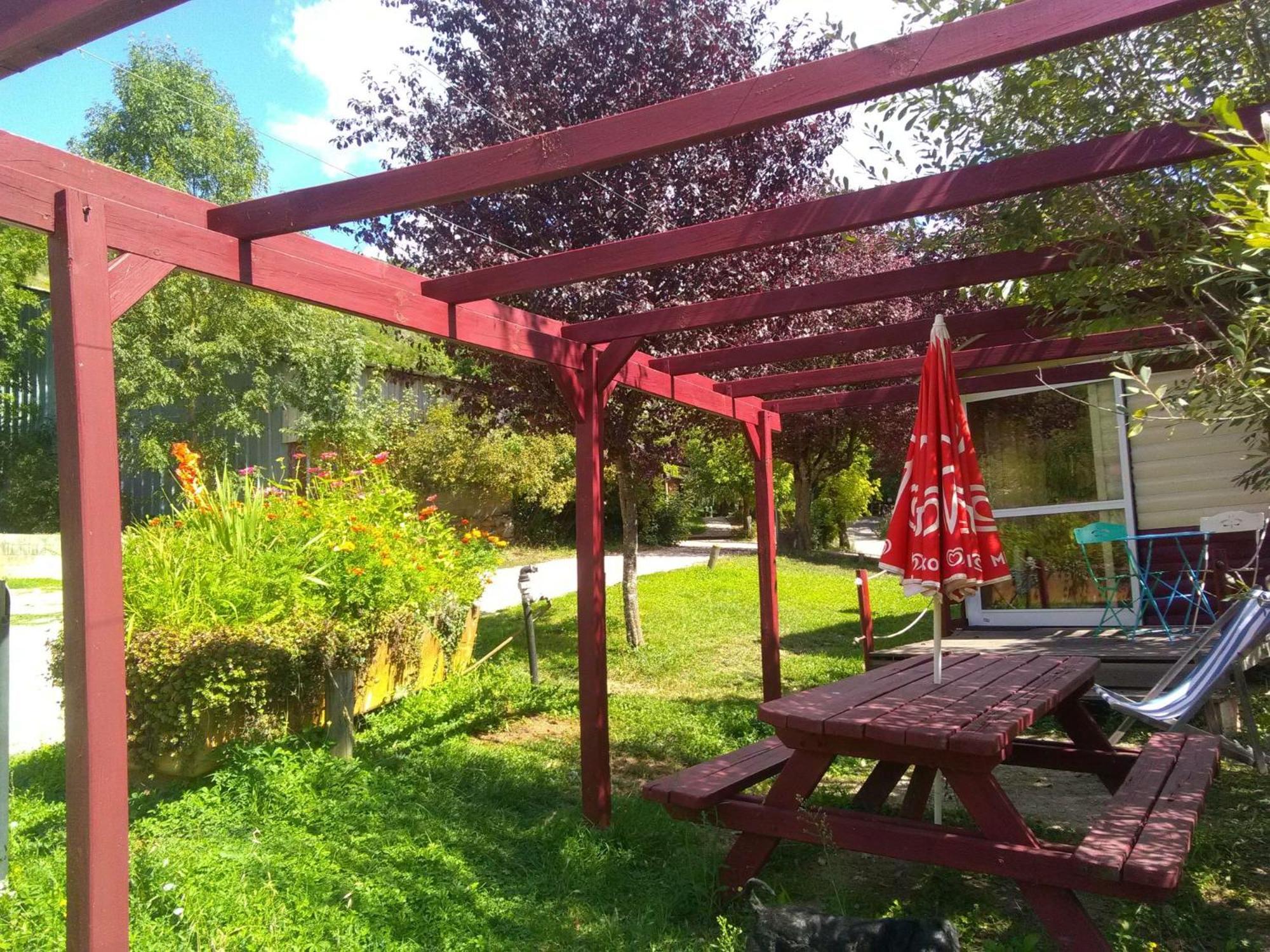La Fregiere Chalets Clairvaux-d'Aveyron Exterior foto